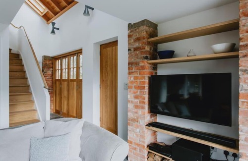 Kinoulton House | Relax at The Barn: Pet and Child Friendly Getaway