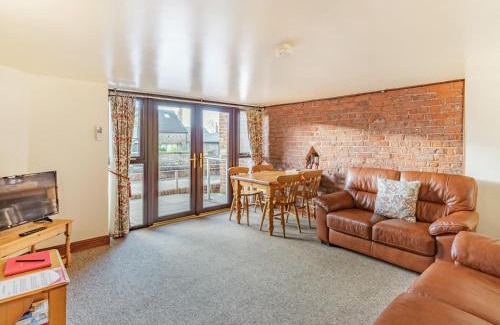 Poulton-le-Fylde House | Discover The Barn: Pet and Child-Friendly Getaway