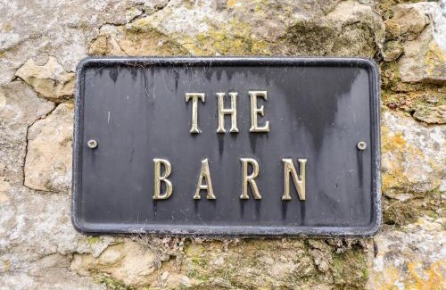 Glentham House | Pet-Friendly Haven: The Barn with 9/10 Guest Rating