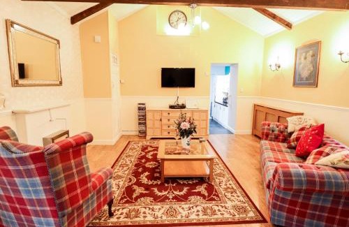 Glentham House | Pet-Friendly Haven: The Barn with 9/10 Guest Rating