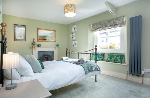 Ivybridge House | Pet-Friendly Retreat at The Barn House - Rated 9.7/10