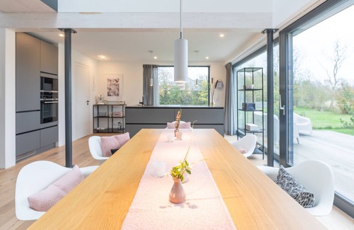 Hauert House | Oceanfront Barn House in Tating for 5 - Rated 9/10