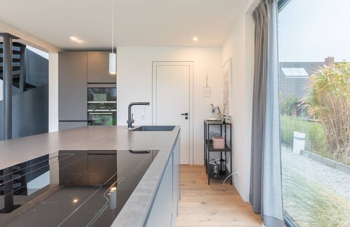 Hauert House | Oceanfront Barn House in Tating for 5 - Rated 9/10