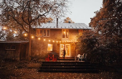 Tivoli House | Relaxing Getaway at The Barn in Tivoli with Spa & Pool