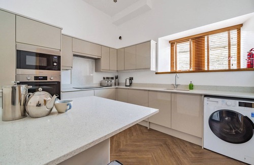 Hepworth Cottage | Pet-Friendly Retreat: The Barn Holiday Cottage in Holmfirth
