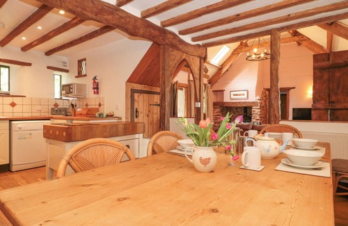 Fiddington Cottage | Pet-Friendly Haven: The Barn Holiday Cottage in Bicknoller