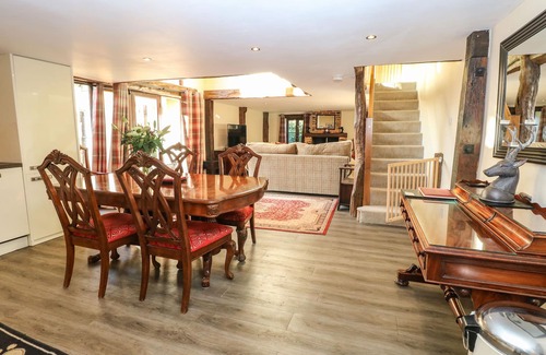Thetford Cottage | Pet-Friendly Cottage Retreat with Spa and Hot Tub Access