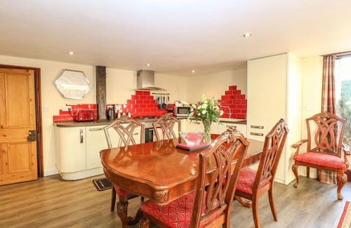 Thetford Cottage | Pet-Friendly Cottage Retreat with Spa and Hot Tub Access