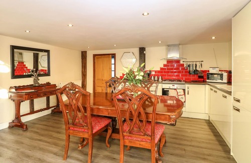 Thetford Cottage | Pet-Friendly Cottage Retreat with Spa and Hot Tub Access
