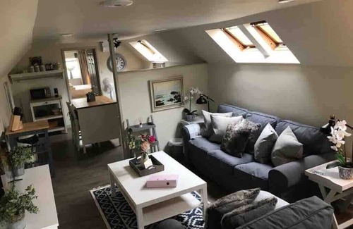 Ampney Crucis Apartment | Romantic Getaway at The Barn: Top-Rated Cotswolds Retreat