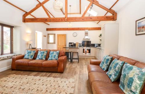 Felmingham House | Discover The Barnhouse: A 4-Star Family and Pet-Friendly Retreat