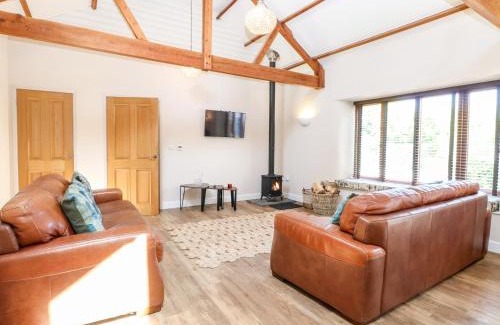 Felmingham House | Discover The Barnhouse: A 4-Star Family and Pet-Friendly Retreat