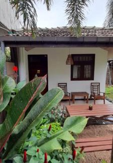 Daluwakotuwa Hotel | Cozy Barns Villas with Pool & Family Dining Experience