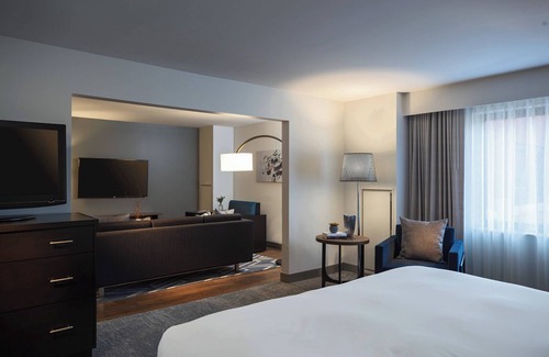 Novi Hotel | Discover The Baronette Renaissance Detroit-Novi Hotel