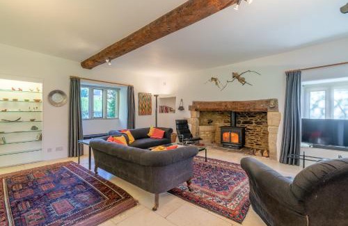 Aldsworth House | Relax at The Barracks: Child-Friendly 4-Star Escape