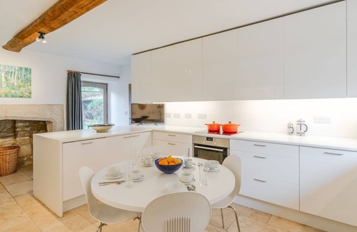 Aldsworth House | Family-Friendly The Barracks: Ideal for 6 with Breakfast