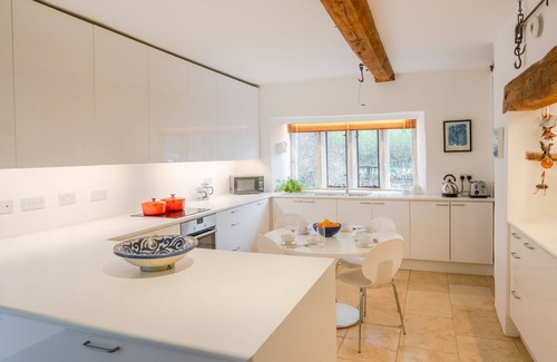 Aldsworth House | Family-Friendly The Barracks: Ideal for 6 with Breakfast