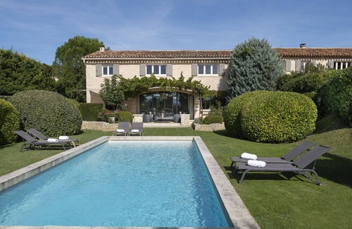 Joucas House | Idyllic Bastide Villa with Private Garden and Pool