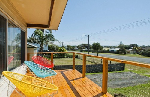 Culburra Beach Cottage | Pet-Friendly Retreat at The Batch with Pool and Kitchen