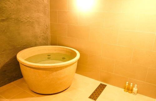 Obuse House | Unforgettable Family Getaway at The Bath & Bed Obuse