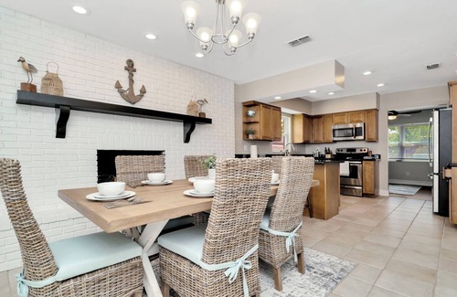Bay Crest Park House | Experience The Bay Beach House: Pet-Friendly & Poolside Fun