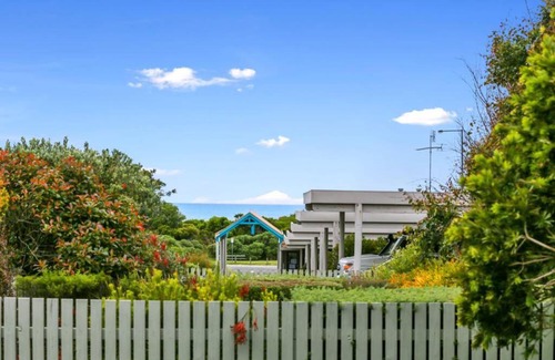 Apollo Bay House | Ocean View Retreat at The Bay Beach Studio - 4 Star Rated