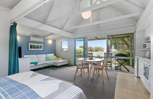 Apollo Bay House | Ocean View Retreat at The Bay Beach Studio - 4 Star Rated