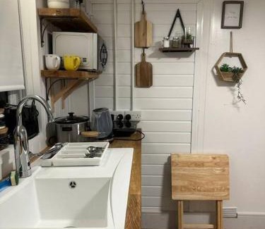 Slyne House | Cozy Retreat at The Bay Cabin - Perfect for Families