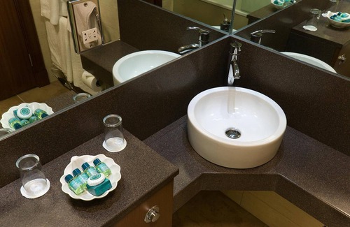 Burntisland Hotel | Experience Comfort at The Bay Hotel with Pool & Spa Access
