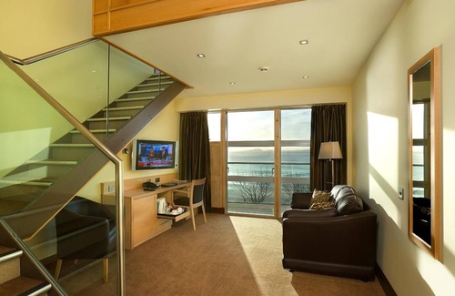 Burntisland Hotel | Experience Comfort at The Bay Hotel with Pool & Spa Access