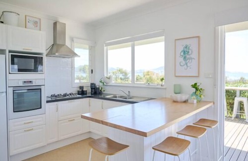 Robinson House | The Bay House - stay, relax and unwind