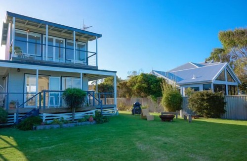 Robinson House | The Bay House - stay, relax and unwind