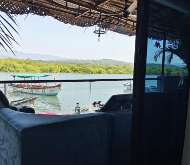 Patnem House | Highly Rated Bay Talpona Guest House with Hot Tub Access