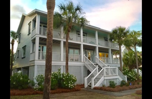 Cowpens House | Discover The Bay: Pet and Child Friendly Retreat