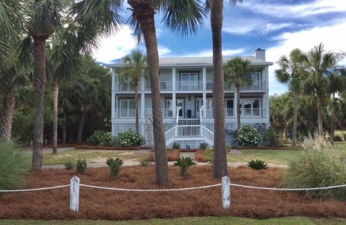 Cowpens House | Discover The Bay: Pet and Child Friendly Retreat