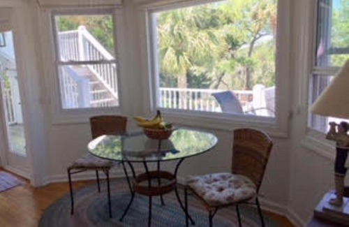 Cowpens House | Discover The Bay: Pet and Child Friendly Retreat