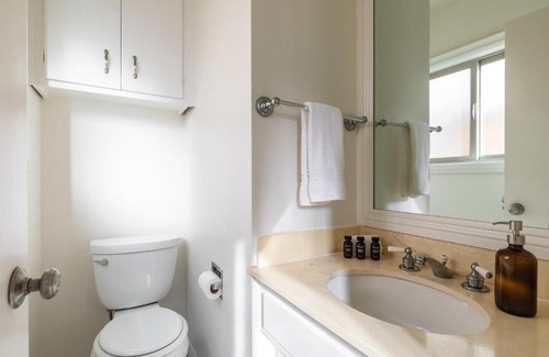 Central Mission Beach Apartment | Guest Rated Excellence at The Bay View Units by AvantStay