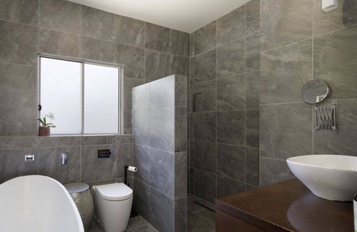 Woy Woy Bay House | Relax at The Bay X-Scape Woy Woy Bay with Oceanfront Bliss