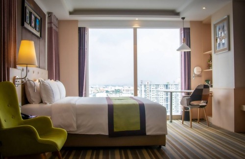 Chom Phon Hotel | Discover The Bazaar Hotel: Family-Friendly with Pool & Dining