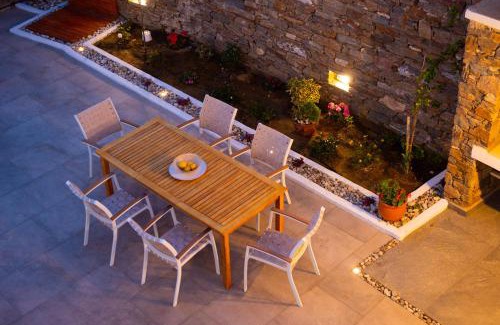 Artemonas Apartment | Explore The Be House: Family-Friendly Retreat with Breakfast