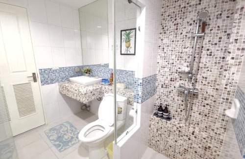 Ban Bang Saen Apartment | Sea View Room at Beach Bangsaen Condo with Pool Access
