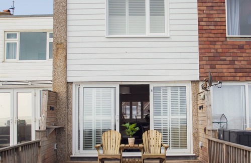 Seaford Cottage | Family-Friendly Beach Box with Ocean Views for 6 Guests