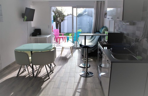Batz-sur-Mer House | Cozy Beach Cabin with Oceanfront Views Near Attractions