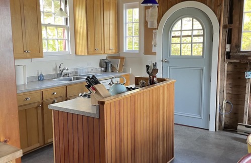 Wellfleet House | Beachfront Bliss at The Beach Castle - Rated 10/10