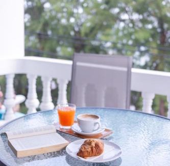 Cha-am Hotel | Beachfront Bliss at THE BEACH CHA AM Suites - Pet Friendly