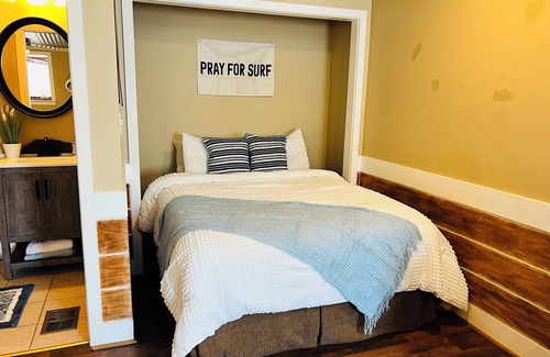 Canton Bed & Breakfast | The Beach Comber - Private Room w Access to Pool & Hot Tub.