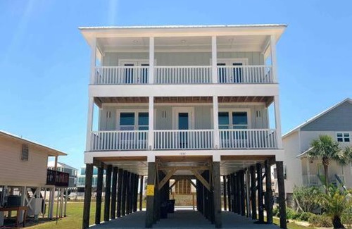 Gulf Shores House | Beach Fox Retreat: Sleeps 26, Steps from the Shore!