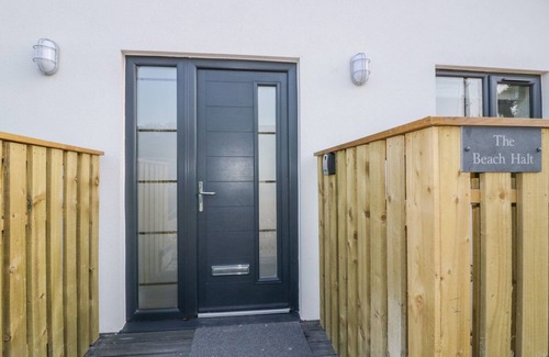 Perranporth House | Experience Oceanfront Bliss at The Beach Halt - Rated 10/10