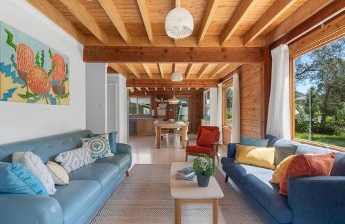 Bawley Point House | Beach Haven: Pet & Child-Friendly Retreat with Top Reviews