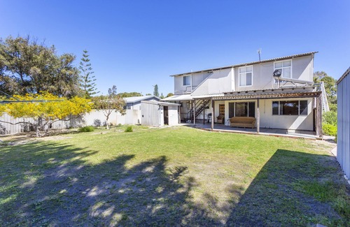 Lancelin Apartment | Family-Friendly Retreat at The Beach Haven with Breakfast